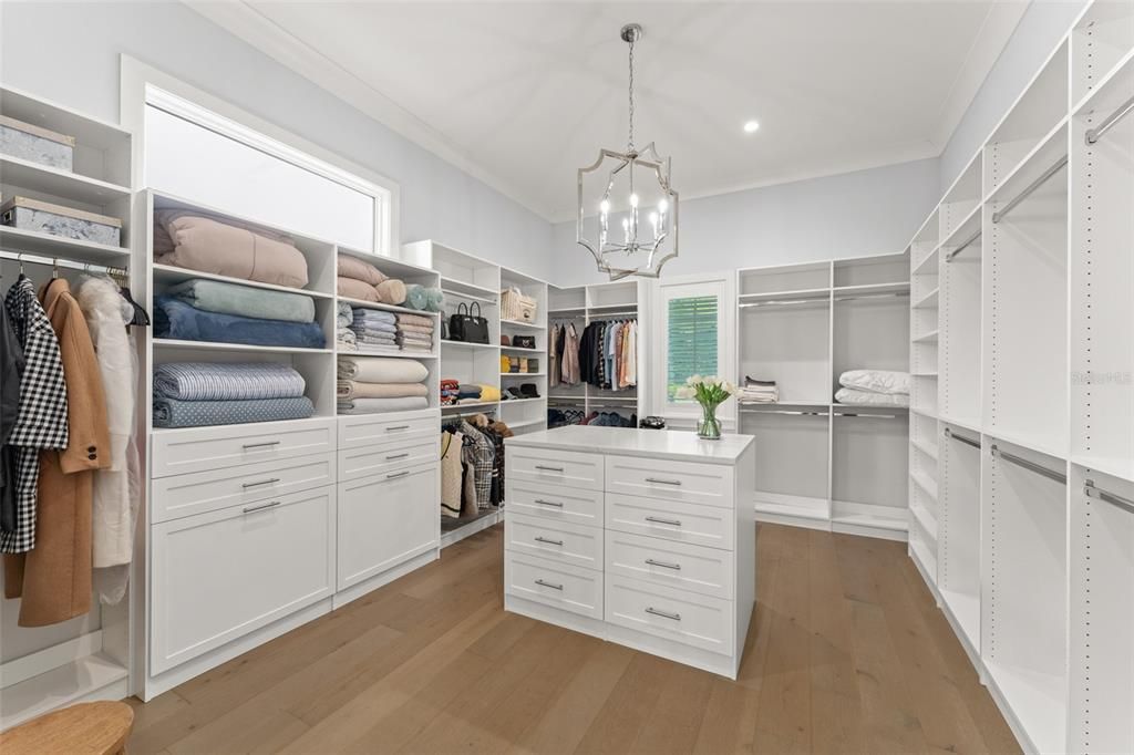 Interior, Pendant Lights, Recessed Lighting, Walk-in Closets, Wood Texture Flooring