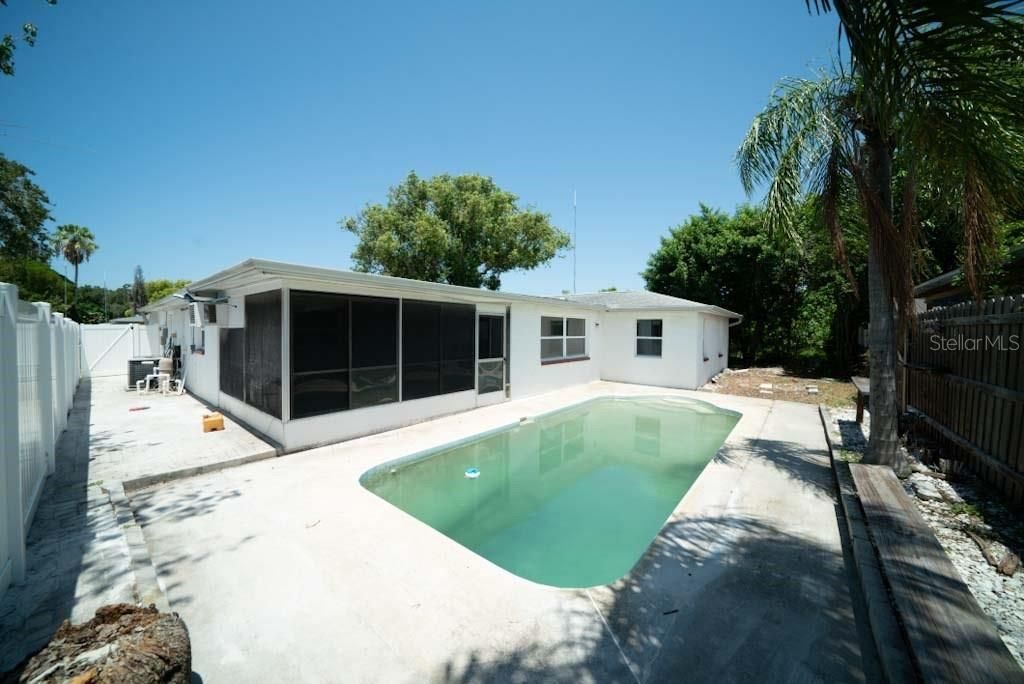 Exterior, Pool