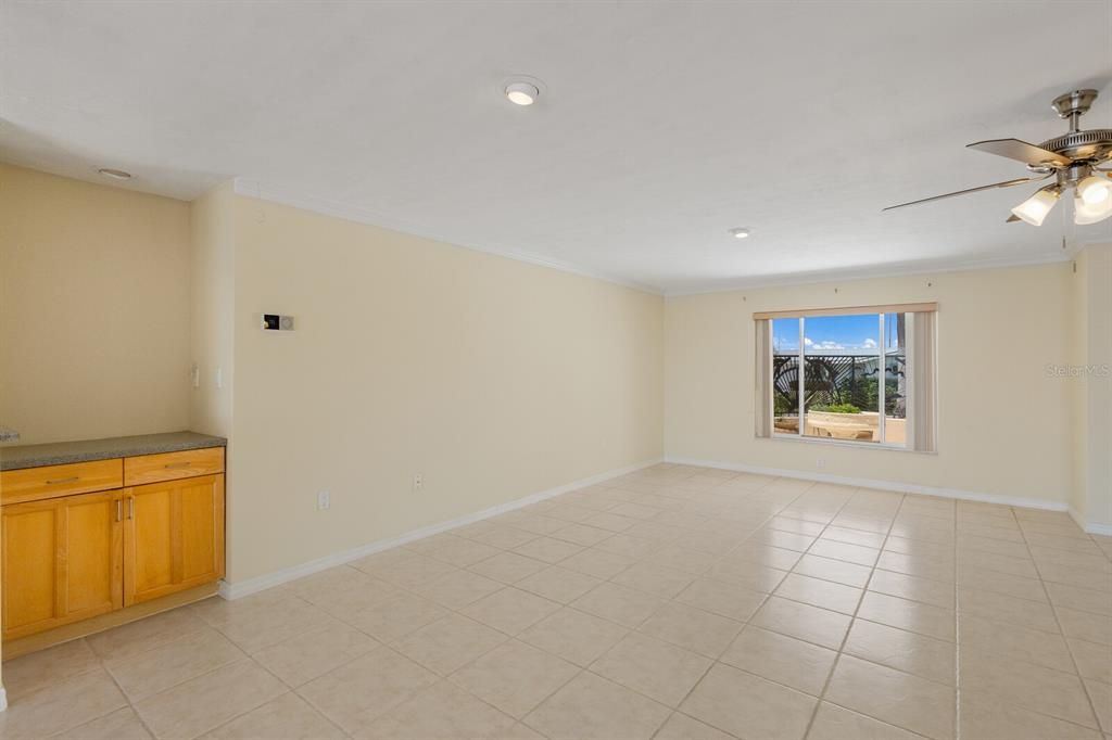 Empty room, Interior, Recessed Lighting