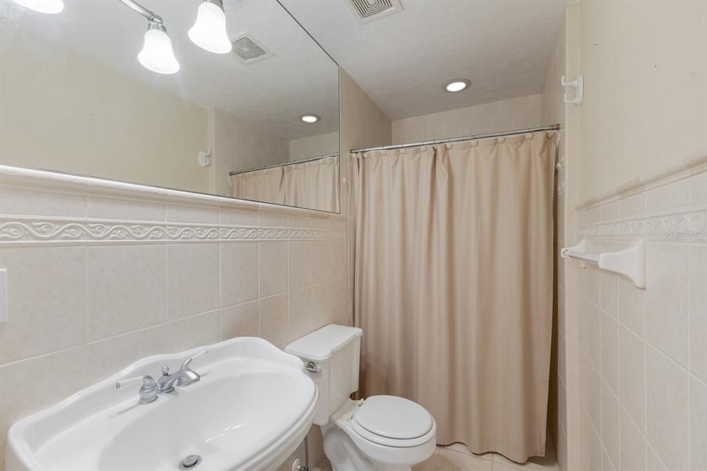 Bathroom, Interior, Recessed Lighting