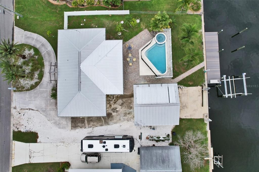 Exterior, Drone