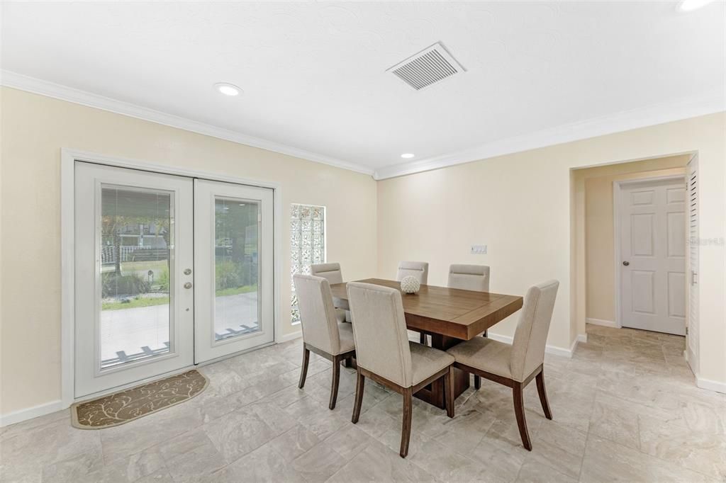 Dining room, Interior, Recessed Lighting