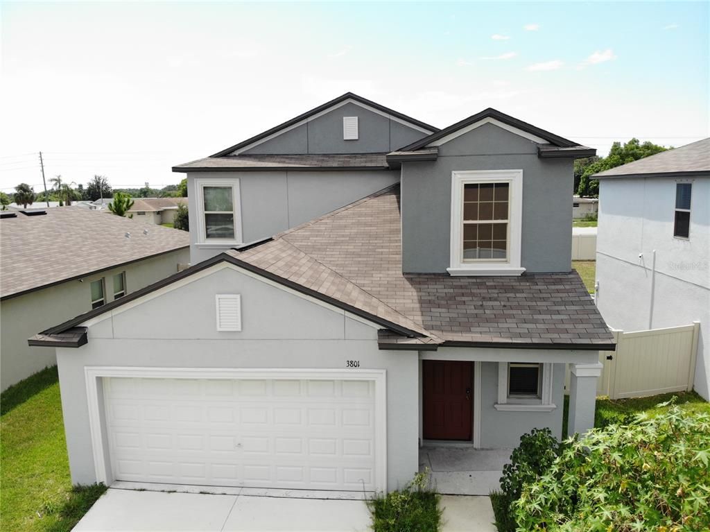 Attached, Exterior, Facade, American Craftsman