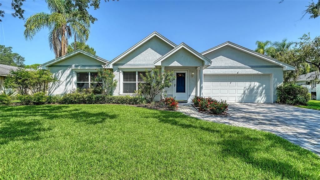 Attached, Exterior, Facade, Ranch