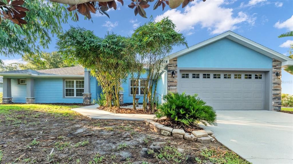 Attached, Exterior, Facade, Ranch