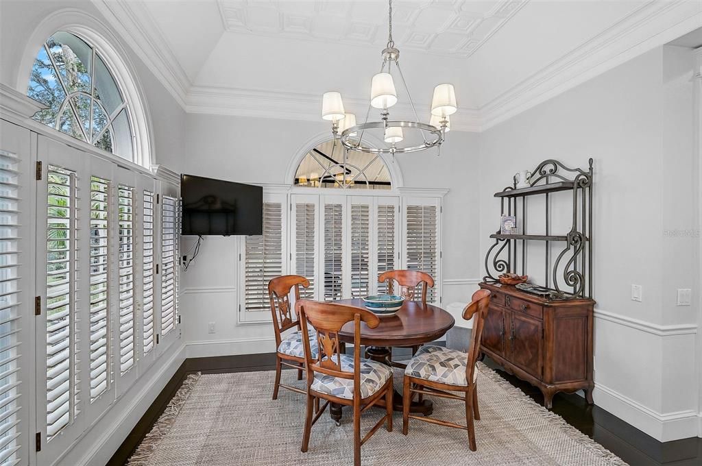 Chandelier, Dining room, Interior