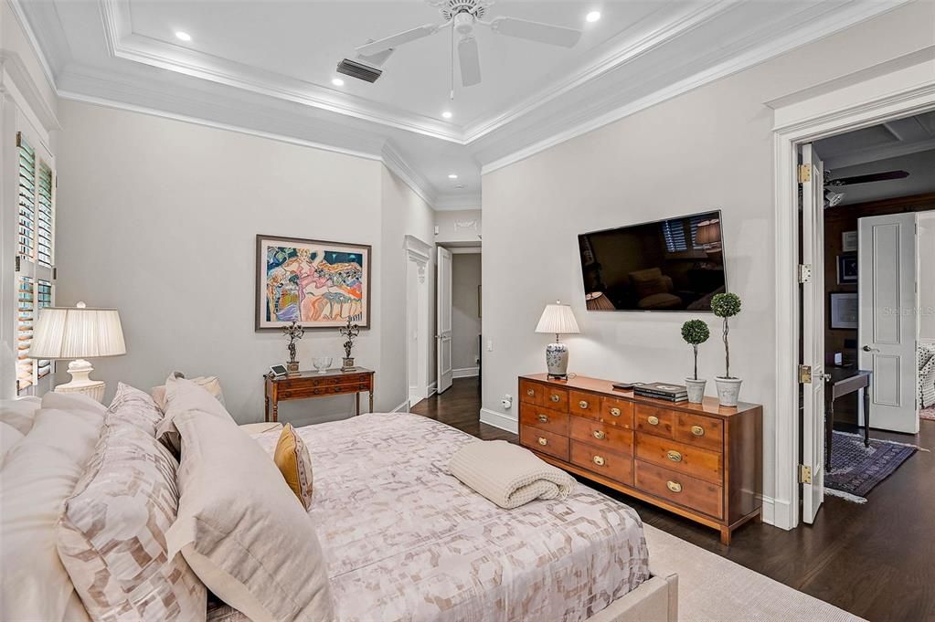 Bedroom, Interior, Recessed Lighting, Wood Texture Flooring