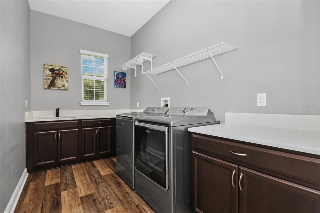 Interior, Washer, Wood Texture Flooring