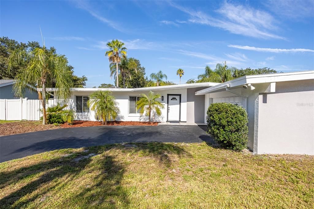 Backyard, Exterior, Facade, Ranch