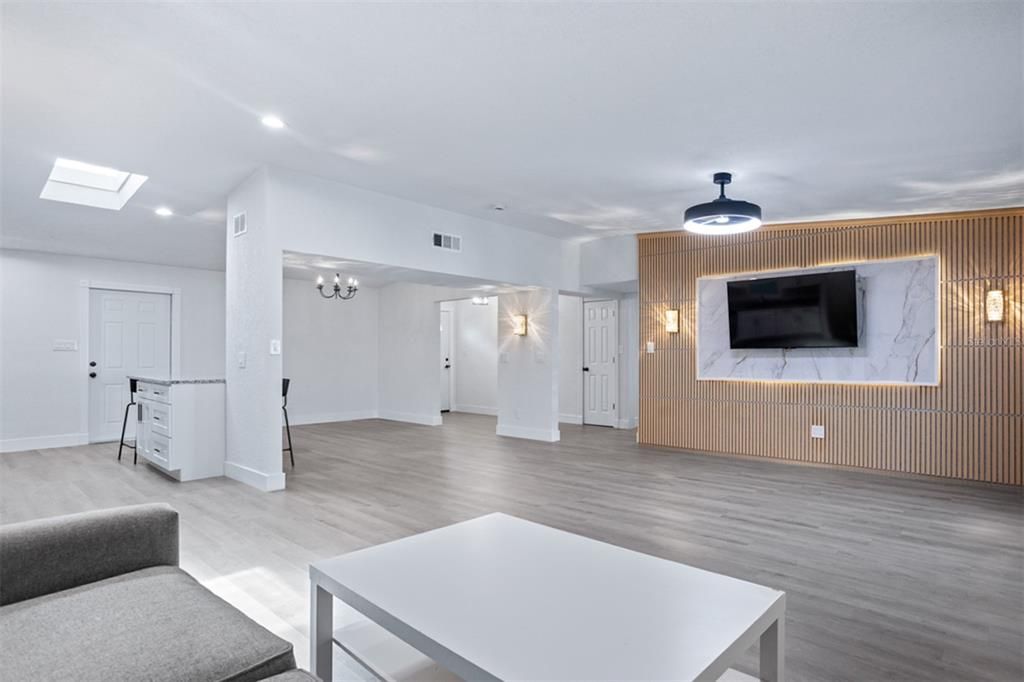 Interior, Recessed Lighting, Wood Texture Flooring