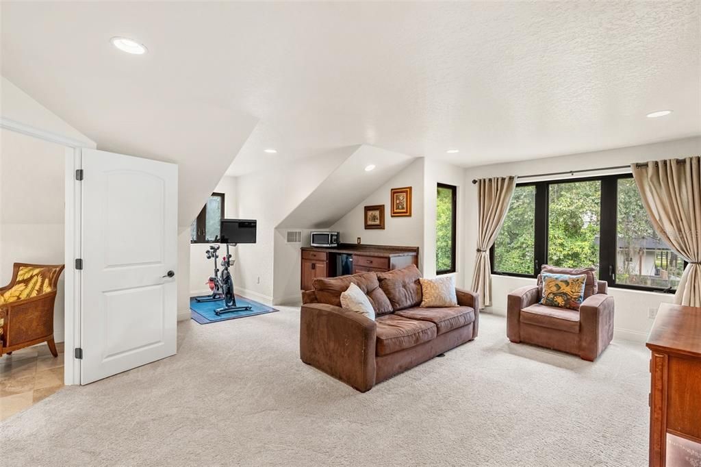 Fitness Equipment, Interior, Living room, Recessed Lighting