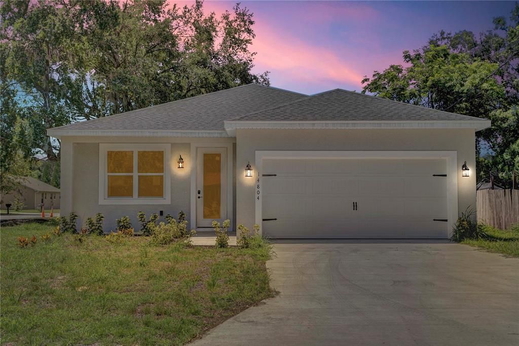 Attached, Exterior, Facade, Ranch
