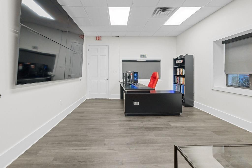 Home Office, Interior, Recessed Lighting, Wood Texture Flooring