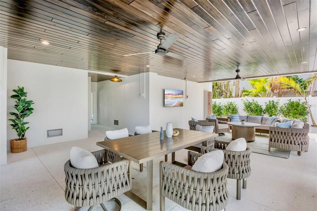 Dining room, Exterior, Recessed Lighting, Wooden Ceilings