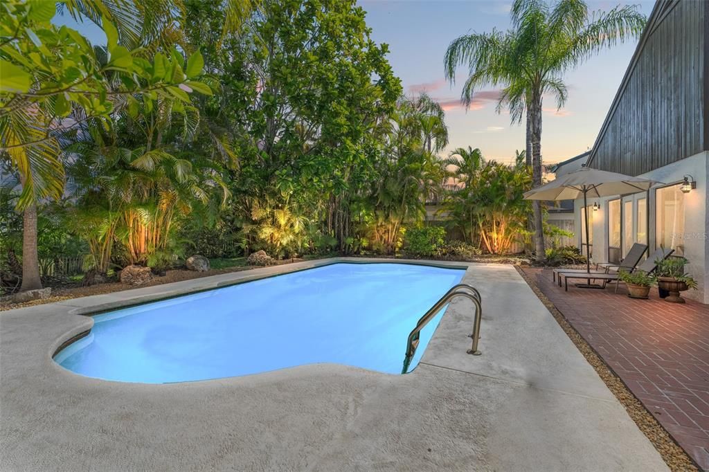 Exterior, Pool