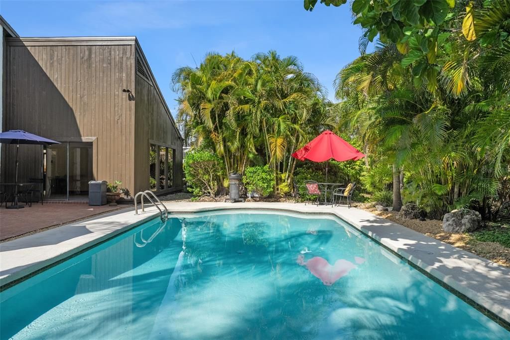 Exterior, Pool