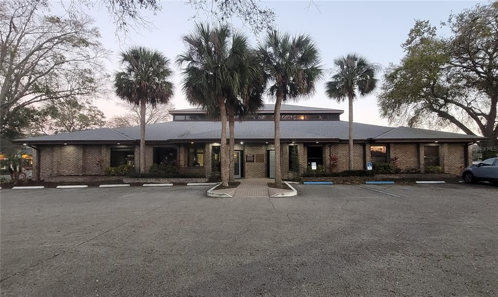 Exterior, Facade, Brick Facade, Ranch