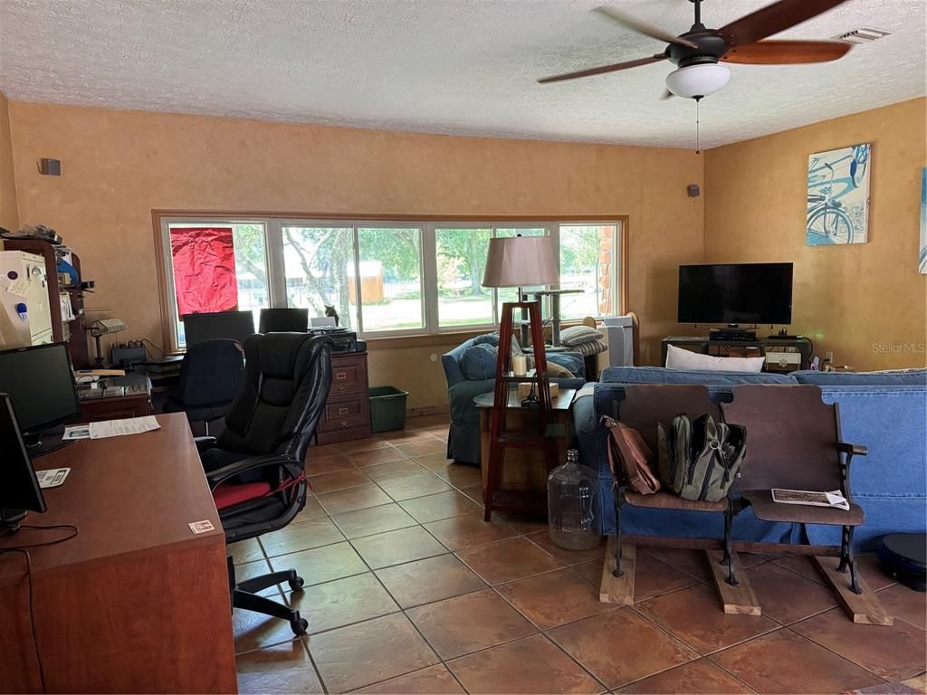 Home Office, Interior