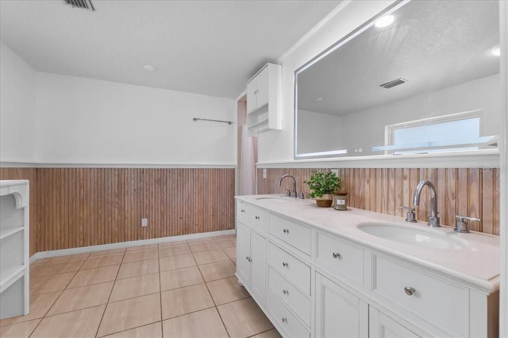 Bathroom, Dual Sink Vanities, Interior, Recessed Lighting