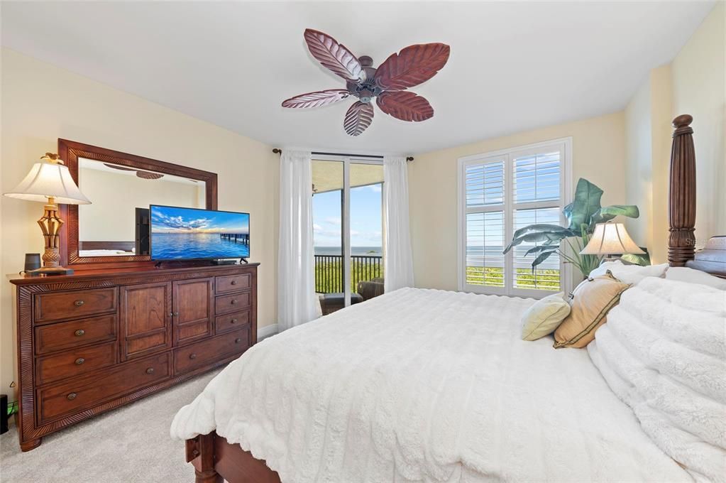 Bedroom, Interior, Water