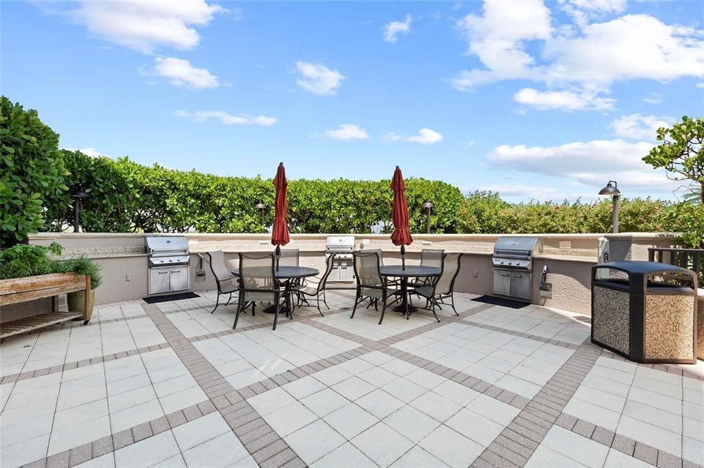 Exterior, Outdoor Kitchen