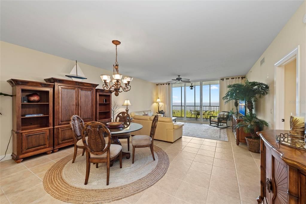 Chandelier, Dining room, Interior, Living room
