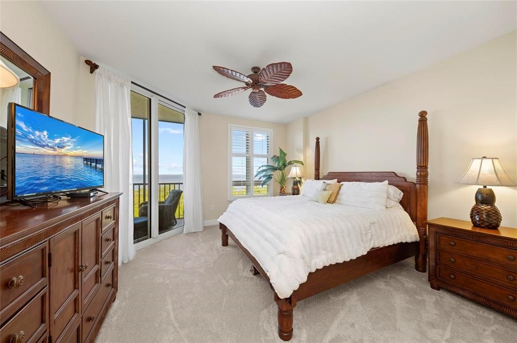 Bedroom, Interior, Water