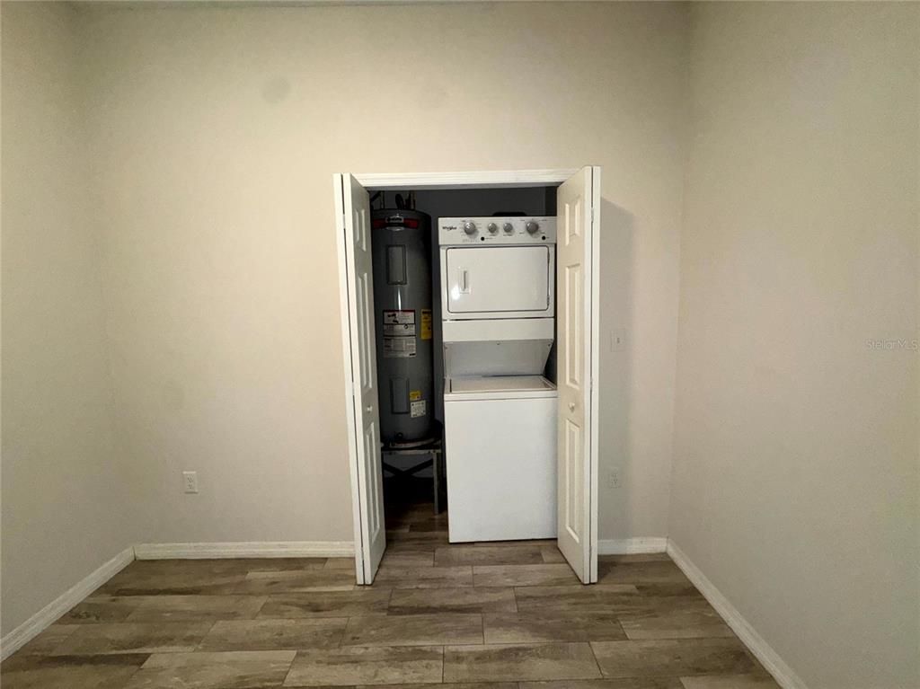 Interior, Utility Closets, Washer, Wood Texture Flooring
