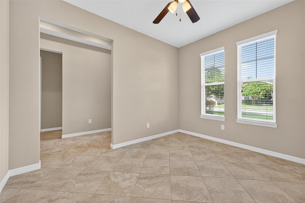 Empty room, Interior
