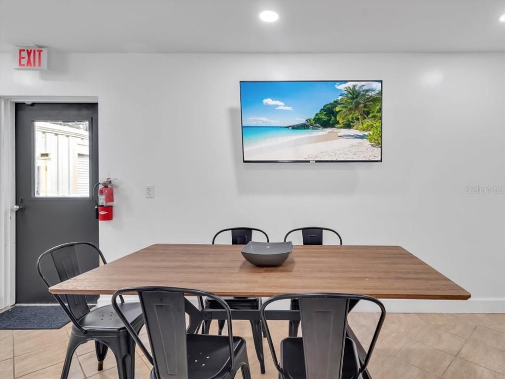 Dining room, Interior, Recessed Lighting