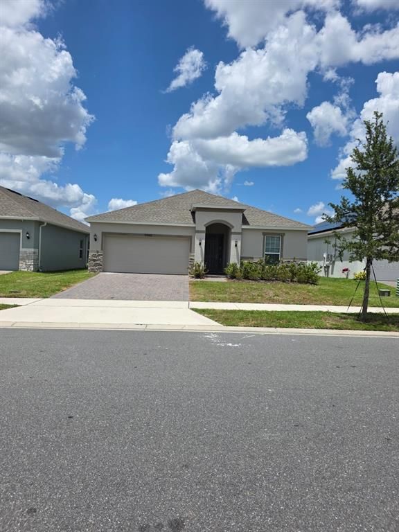 Attached, Exterior, Facade, Ranch