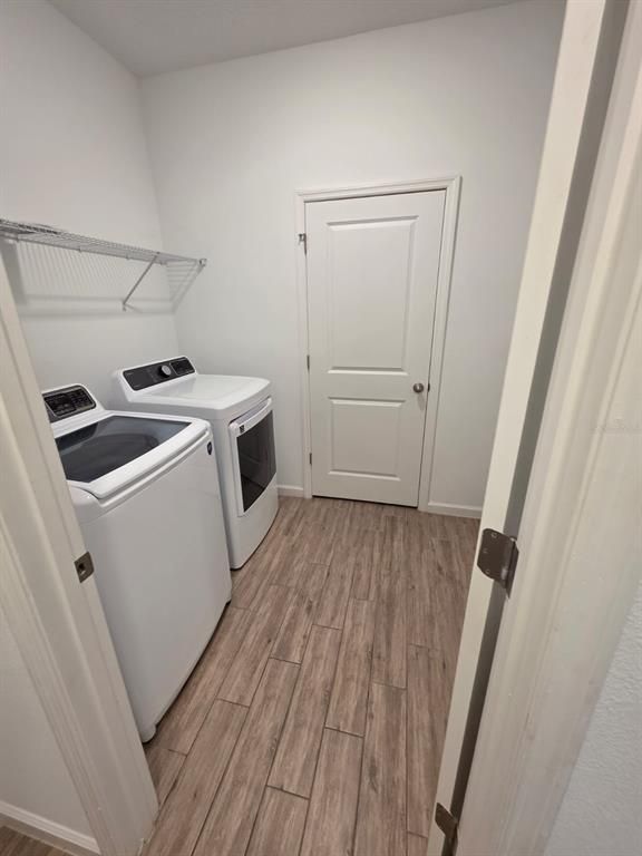 Interior, Washer, Wood Texture Flooring