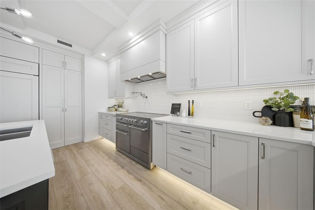 Interior, Kitchen, Recessed Lighting, Wood Texture Flooring