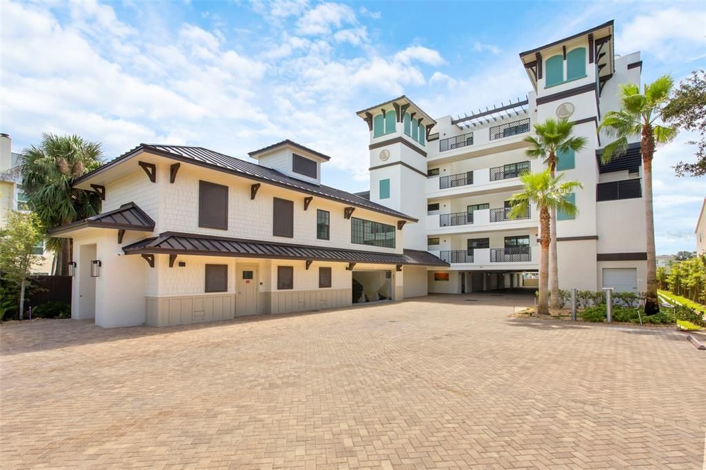 Exterior, Facade, Rowhouse