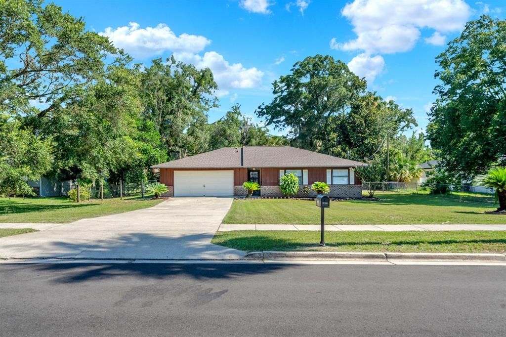 Attached, Exterior, Facade, Brick Facade, Ranch