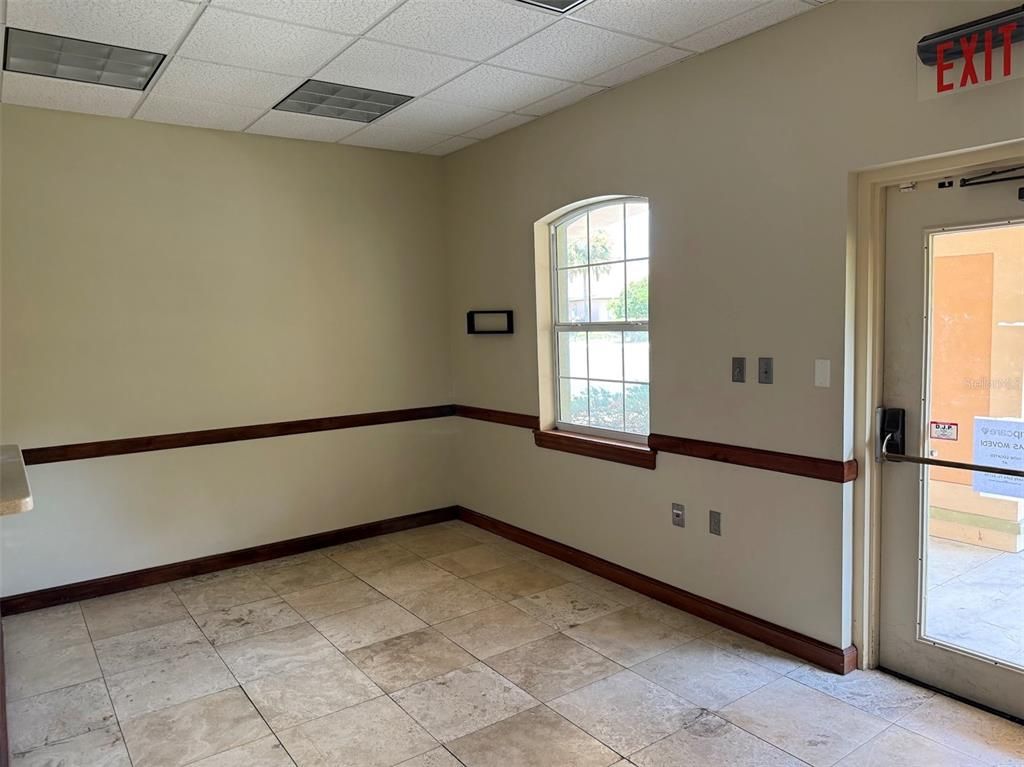 Empty room, Interior