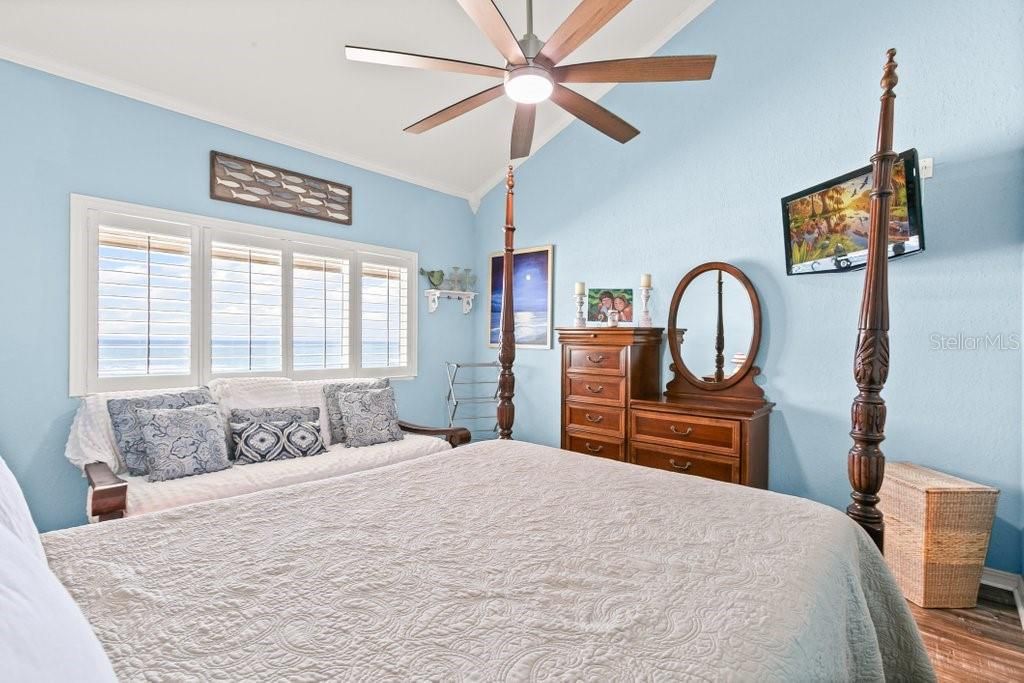 Bedroom, Interior, Water