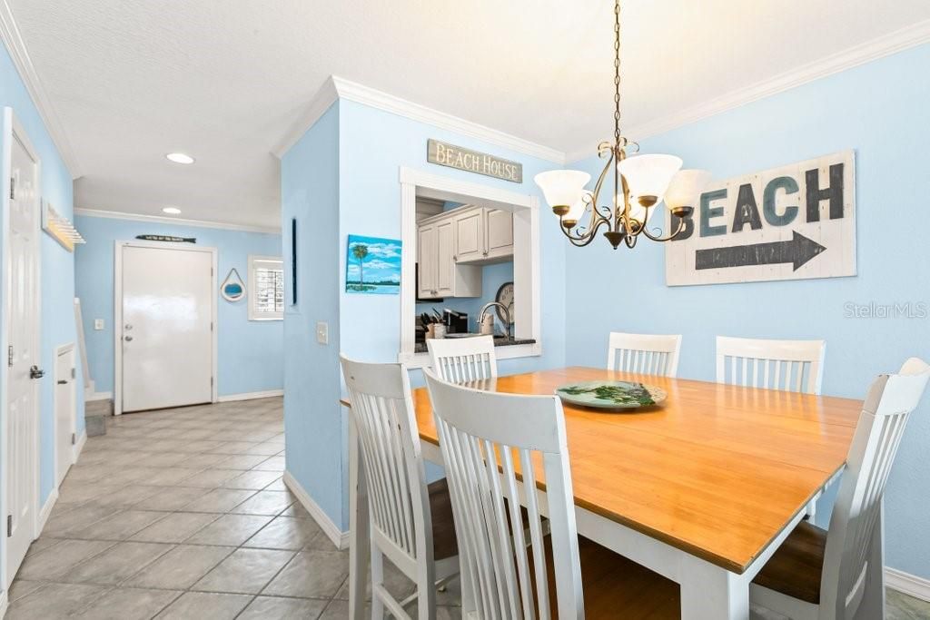 Chandelier, Dining room, Interior, Kitchen, Recessed Lighting