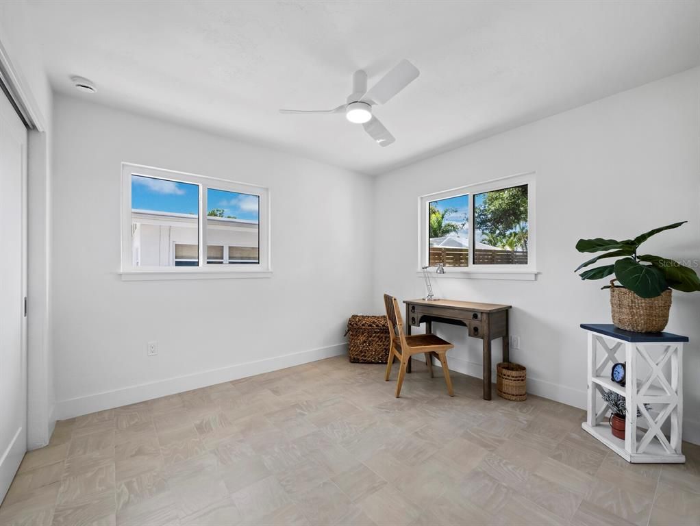 Home Office, Interior