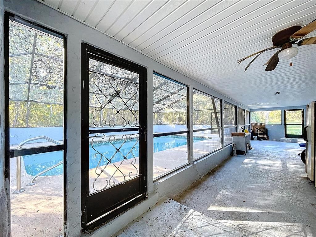 Interior, Pool, Sun Room