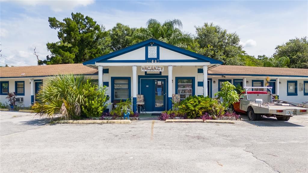 Exterior, Facade, Ranch