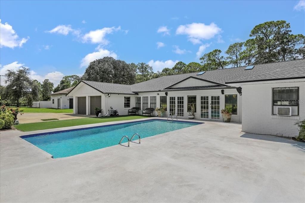 Exterior, Pool