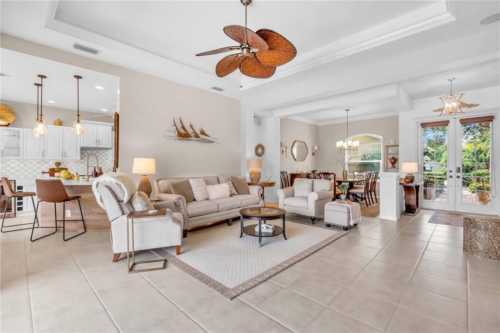 Chandelier, Dining room, Interior, Living room, Pendant Lights, Recessed Lighting