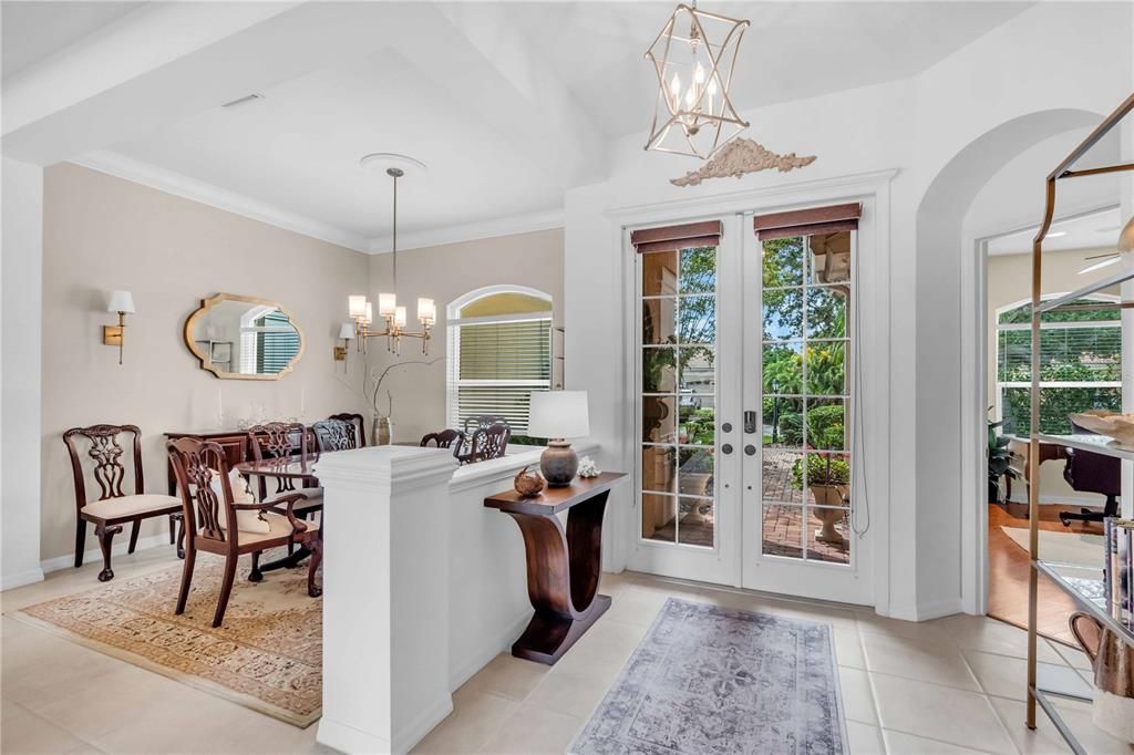 Chandelier, Dining room, Interior, Pendant Lights