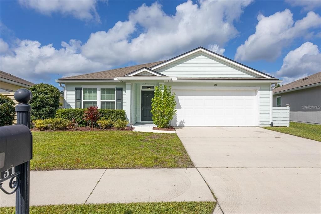 Attached, Exterior, Facade, Ranch