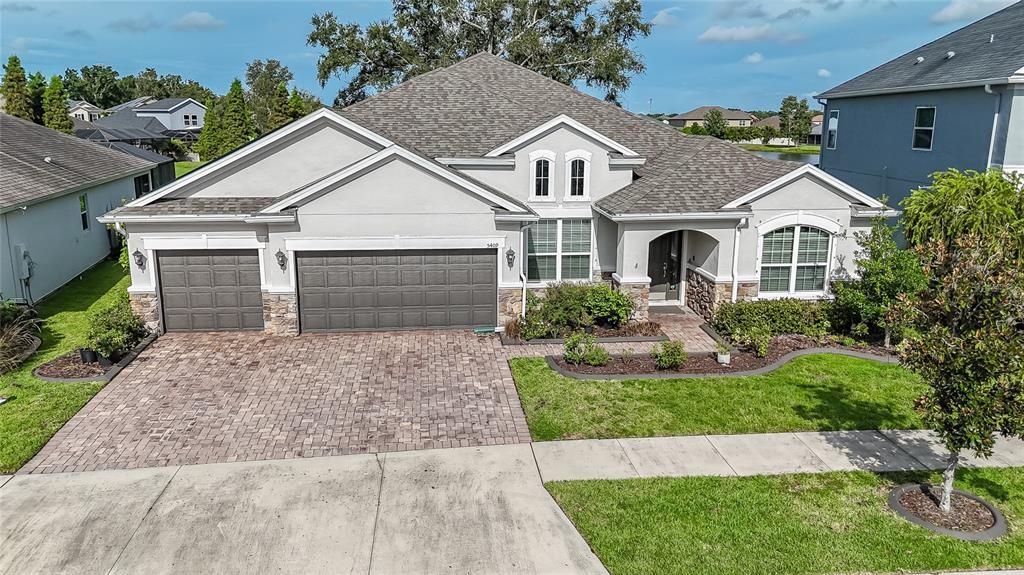 Attached, Exterior, Facade, Brick Traditional