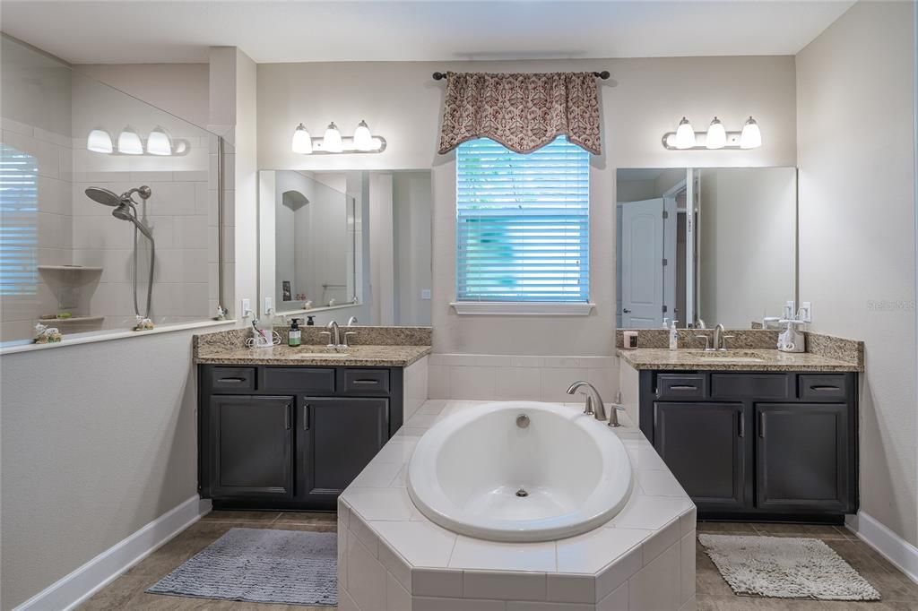 Bathroom, Dual Sink Vanities, Interior