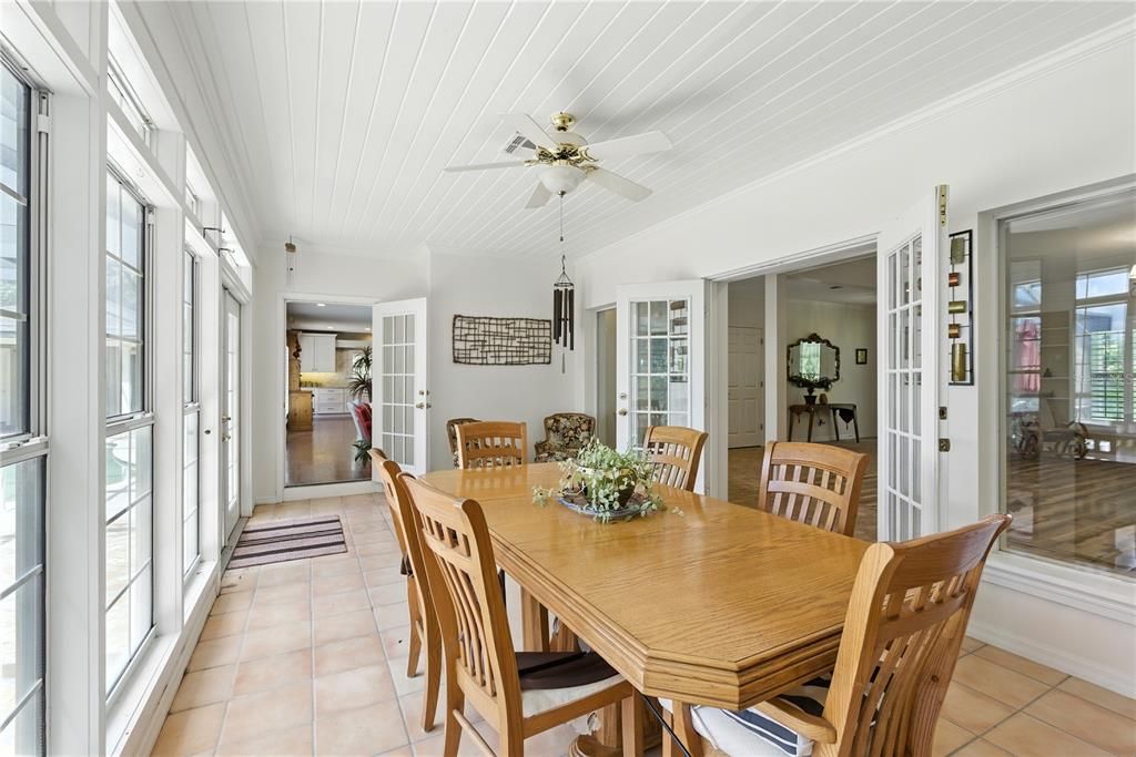 Dining room, Interior, Pendant Lights, Recessed Lighting