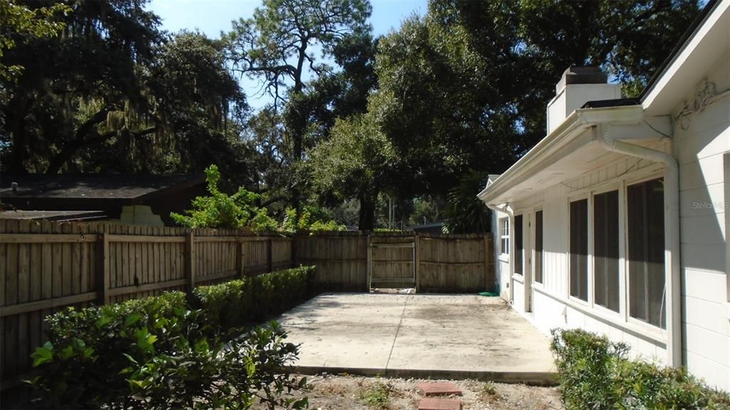 Backyard, Exterior