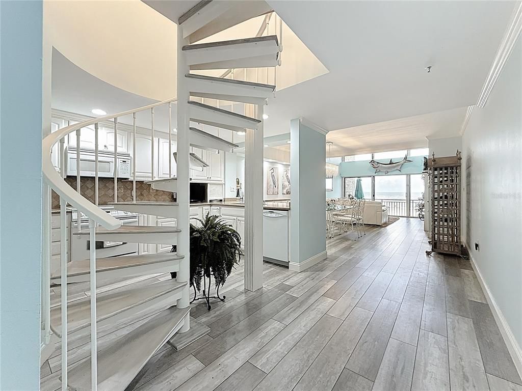 Chandelier, Dining room, Interior, Recessed Lighting, Wood Texture Flooring